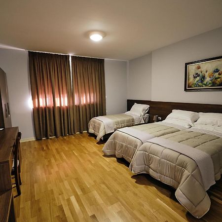 טיראנה In Center Hotel מראה חיצוני תמונה
