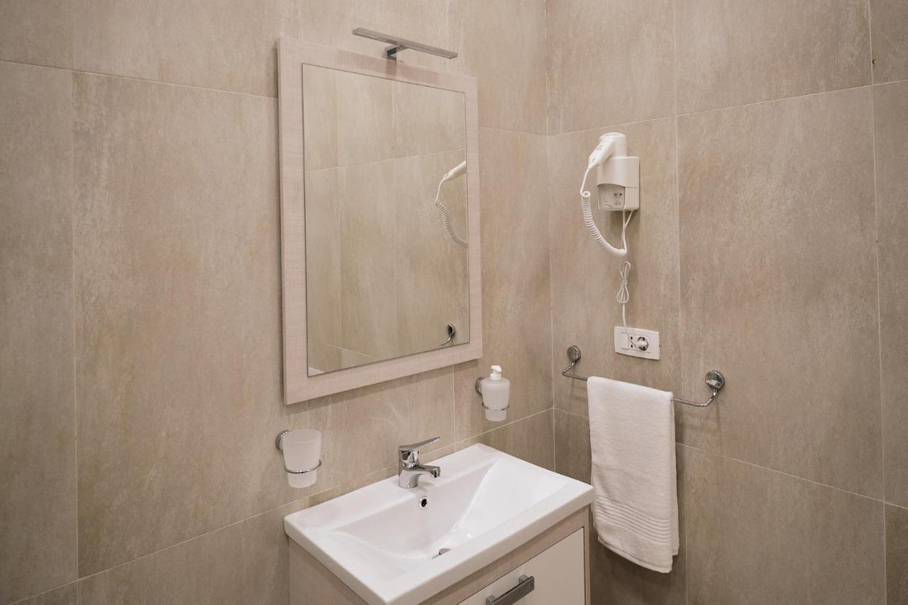 טיראנה In Center Hotel מראה חיצוני תמונה