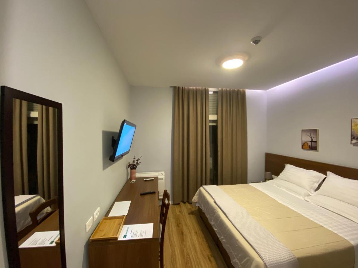 טיראנה In Center Hotel מראה חיצוני תמונה