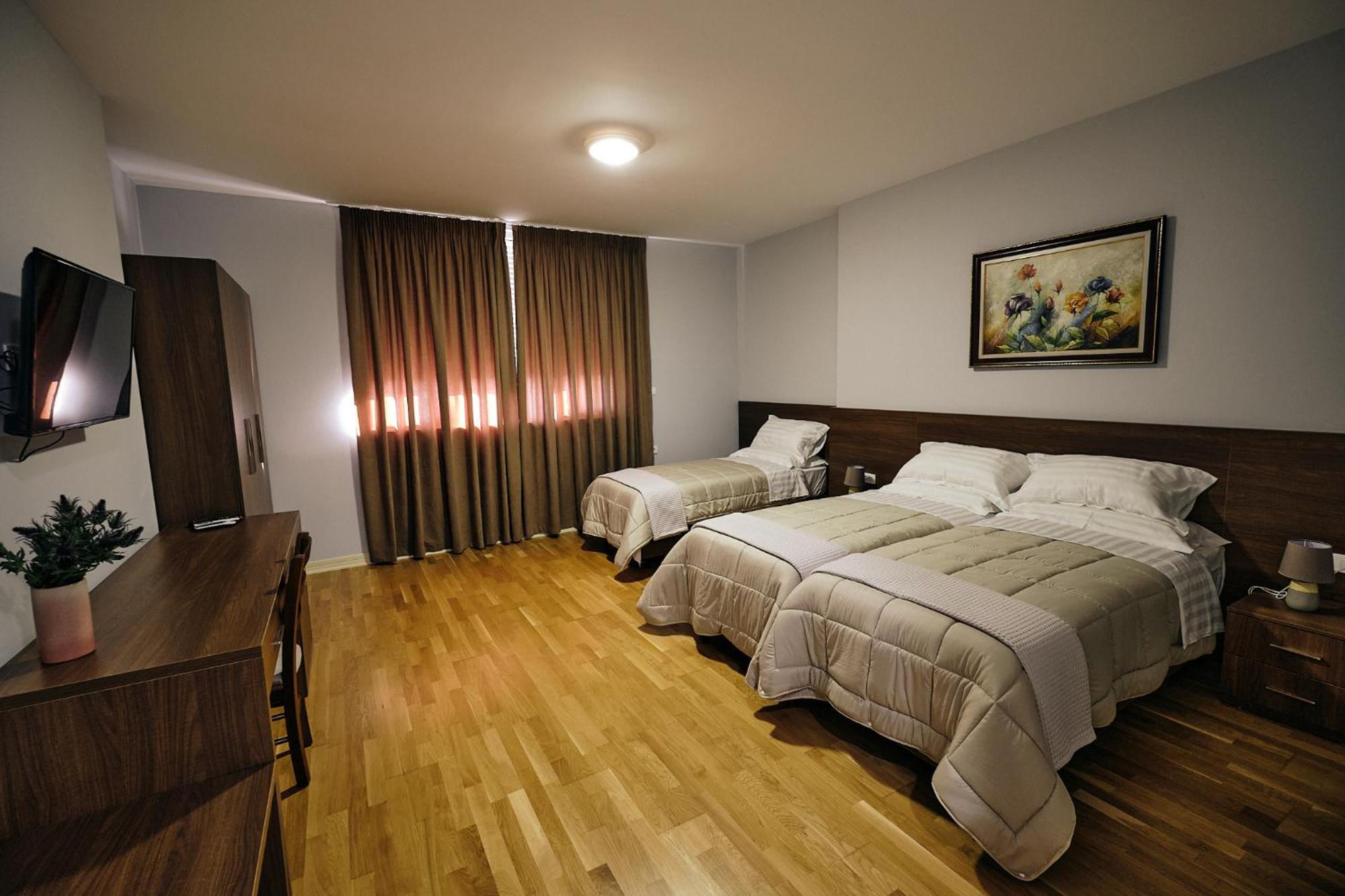 טיראנה In Center Hotel מראה חיצוני תמונה