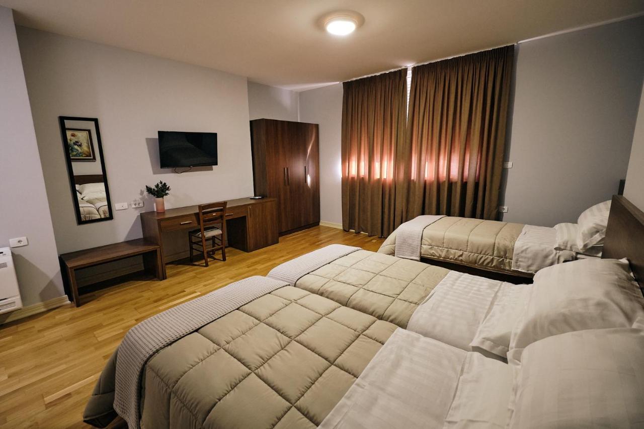 טיראנה In Center Hotel מראה חיצוני תמונה